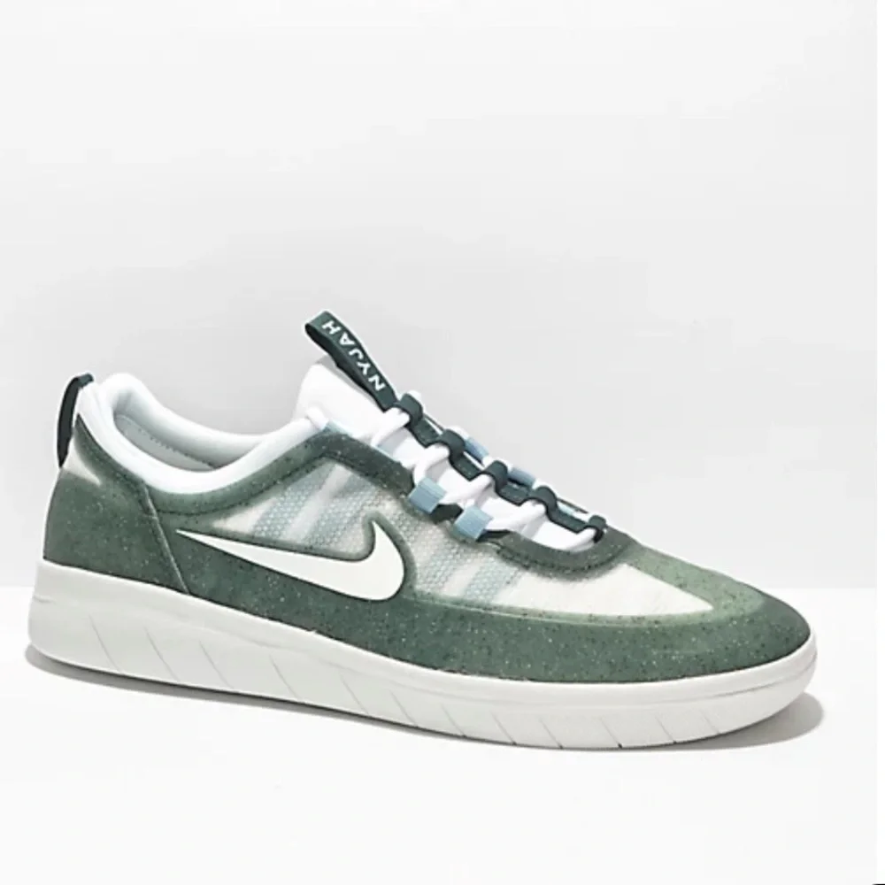 Nike SB Nyjah Free 2 Ash Green & White Skate Shoes. Size 10.5